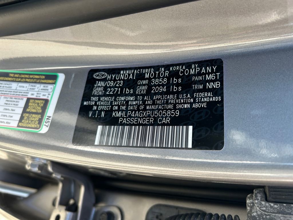 Used 2023 Hyundai Elantra Limited image 34