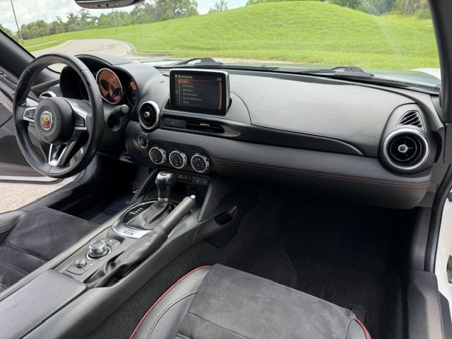 Used 2018 FIAT 124 Spider Abarth w/ Convenience Group RWD image 15