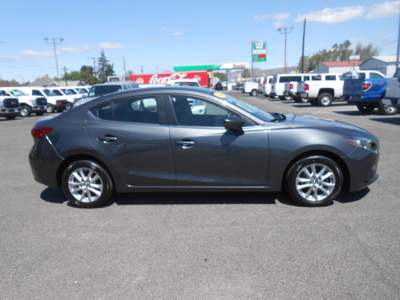 Used 2016 MAZDA MAZDA3 i Sport w/ Preferred Equipment Package image 2