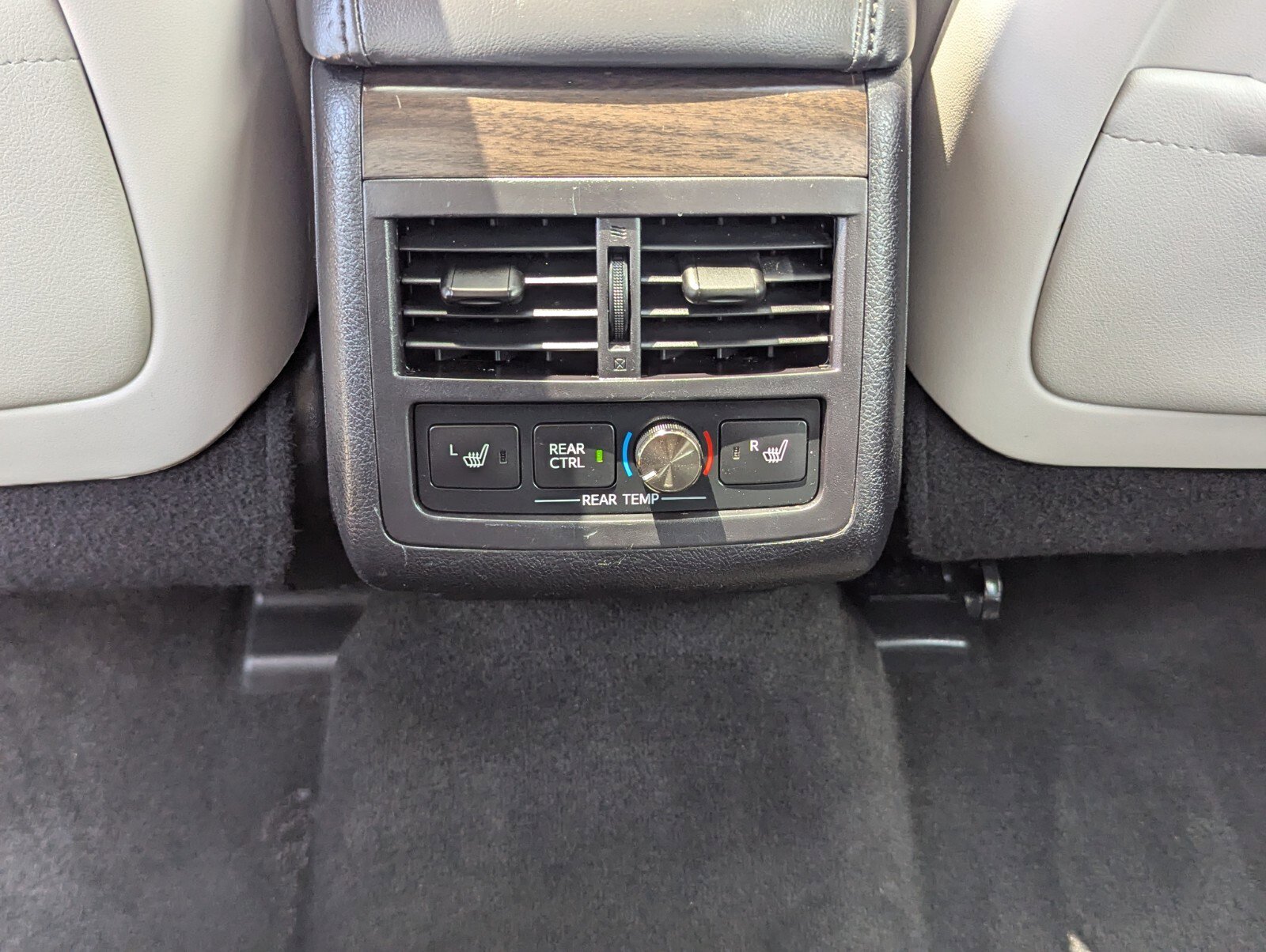 Used 2016 Toyota Avalon Limited w/ Toyota Safety Sense Package FWD image 15
