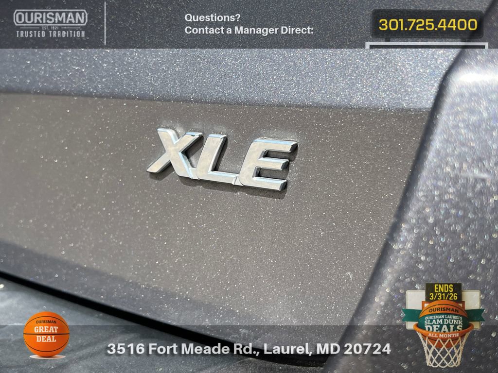 Used 2015 Toyota Sienna XLE w/ XLE Navigation Package image 23