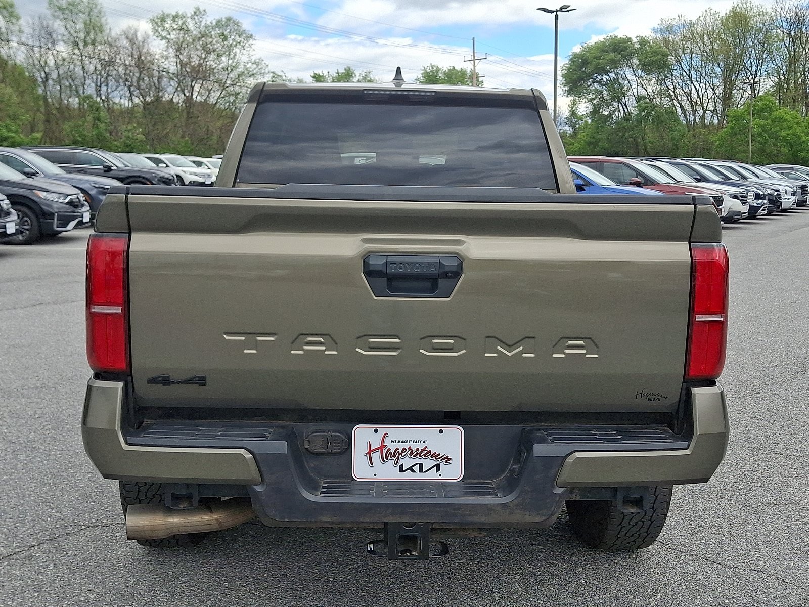 Used 2024 Toyota Tacoma TRD Off-Road AWD/4WD image 5