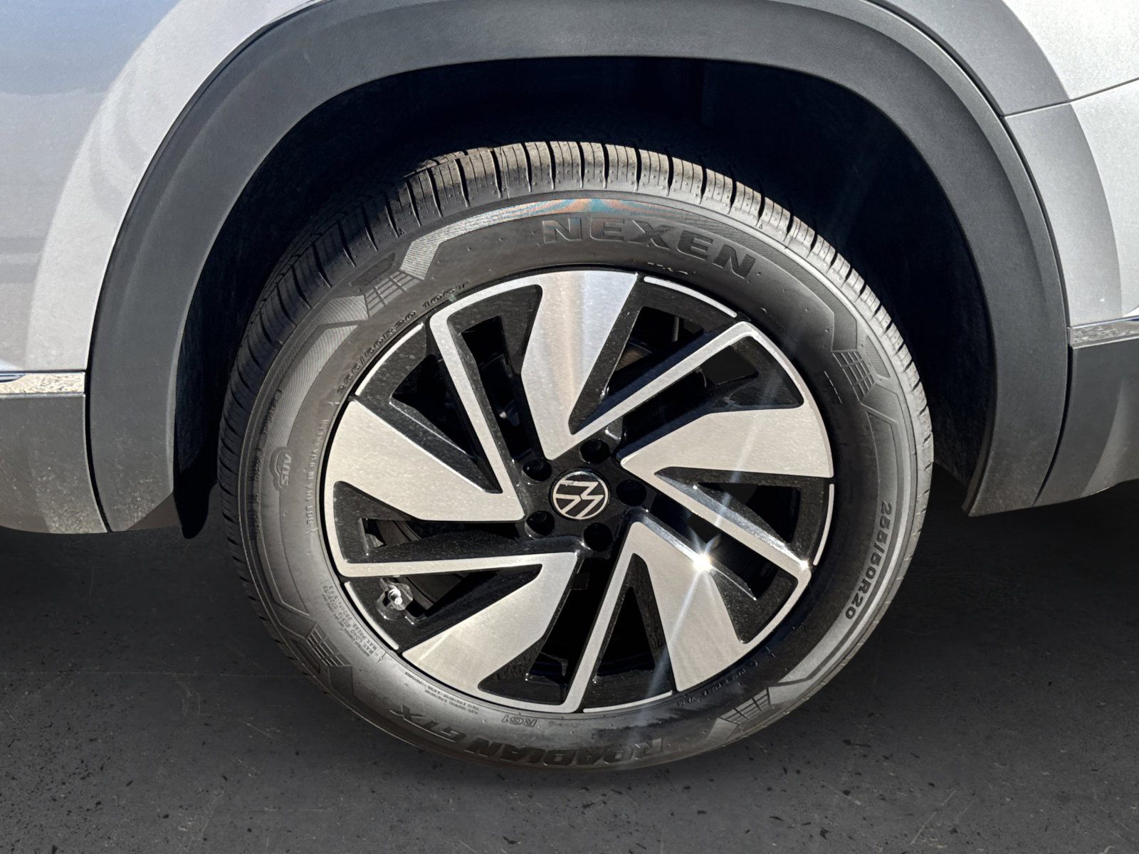 New 2026 Volkswagen Atlas SEL image 9