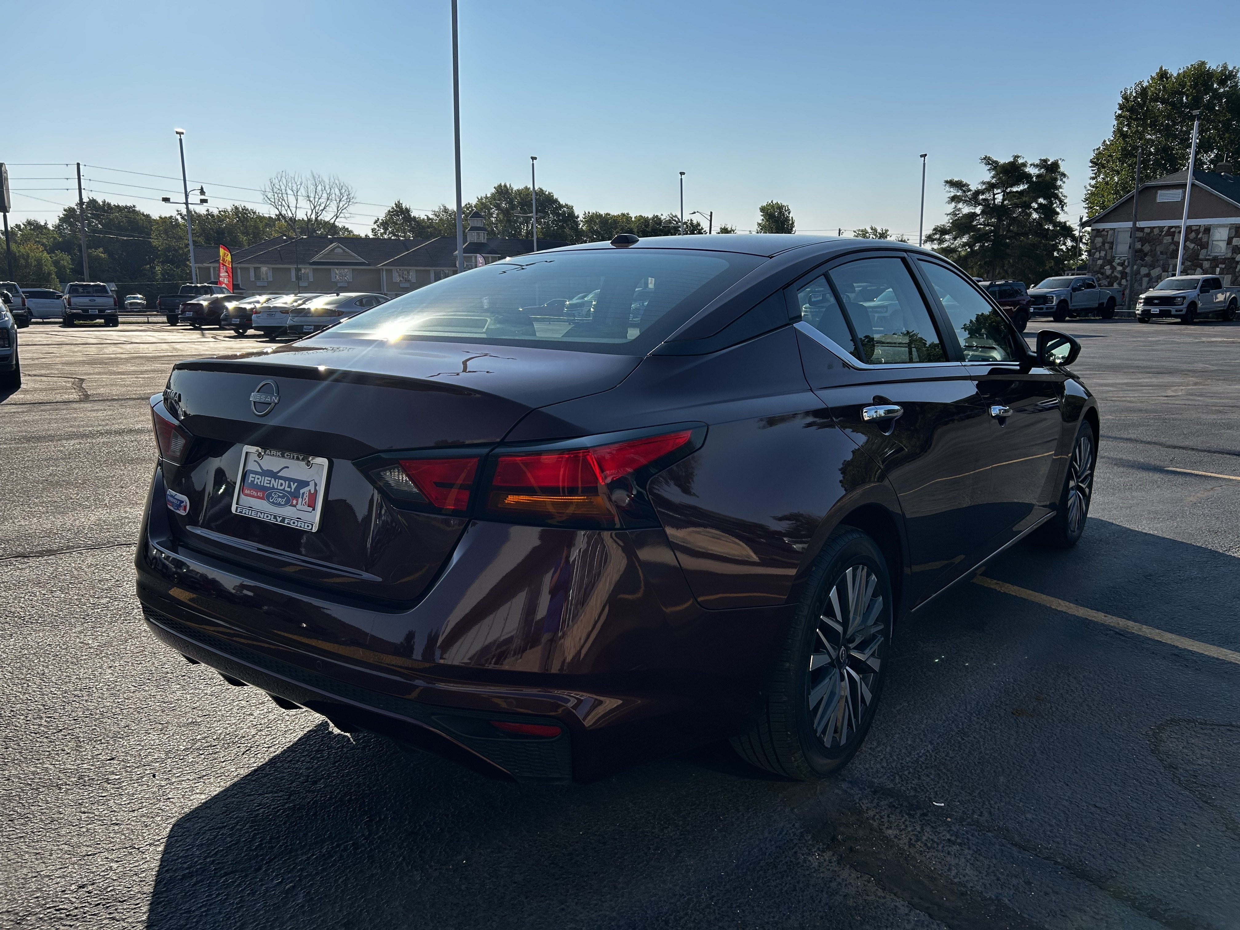 Used 2025 Nissan Altima 2.5 SV FWD image 7