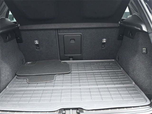 Used 2024 Volvo XC40 B5 Plus w/ Protection Package Premier image 30