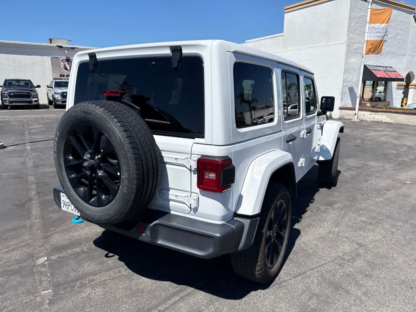Used 2024 Jeep Wrangler Unlimited Sahara AWD/4WD image 16