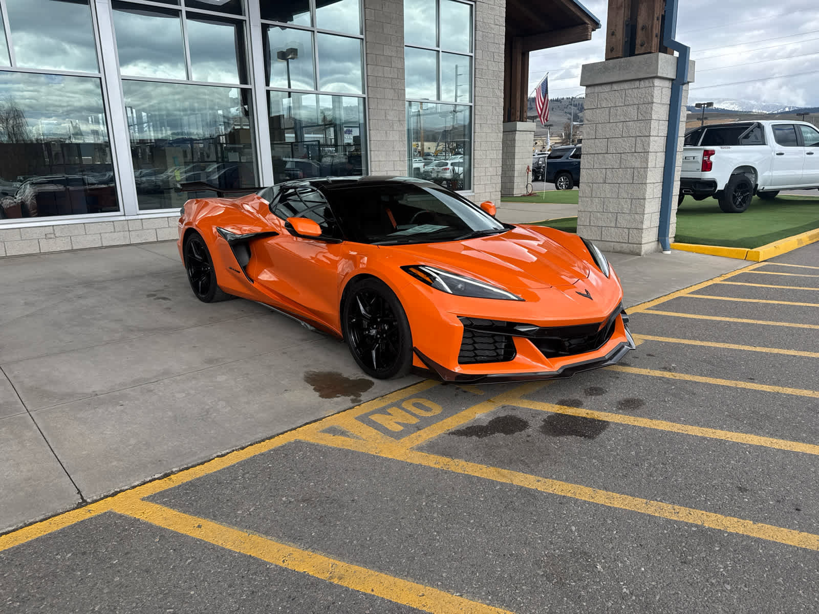 Used 2023 Chevrolet Corvette Z06 w/ Z07 Performance Package image 3
