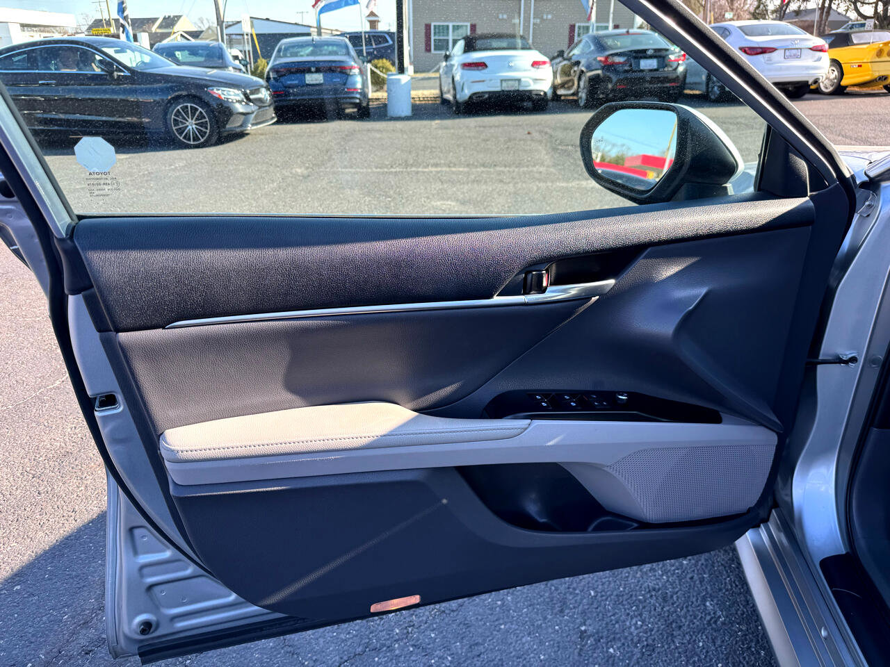 Used 2020 Toyota Camry XLE image 9