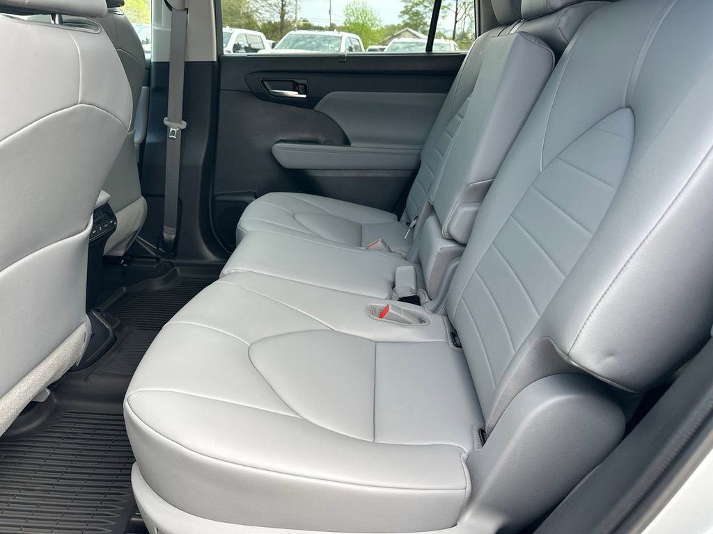 Used 2021 Toyota Highlander XLE image 21