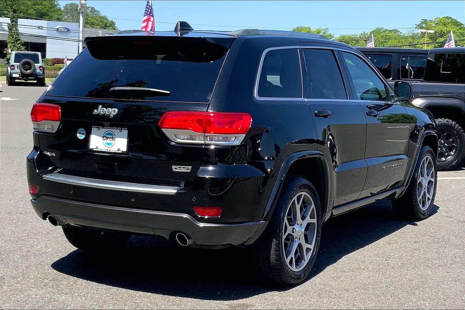 Used 2018 Jeep Grand Cherokee Limited AWD/4WD image 11