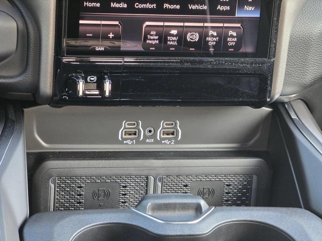 New 2026 RAM 3500 Laramie AWD/4WD image 33