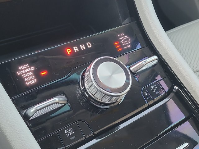 Used 2023 Jeep Grand Cherokee Overland AWD/4WD image 30