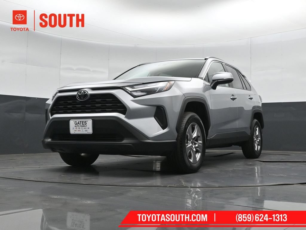 Used 2025 Toyota RAV4 XLE AWD/4WD image 39
