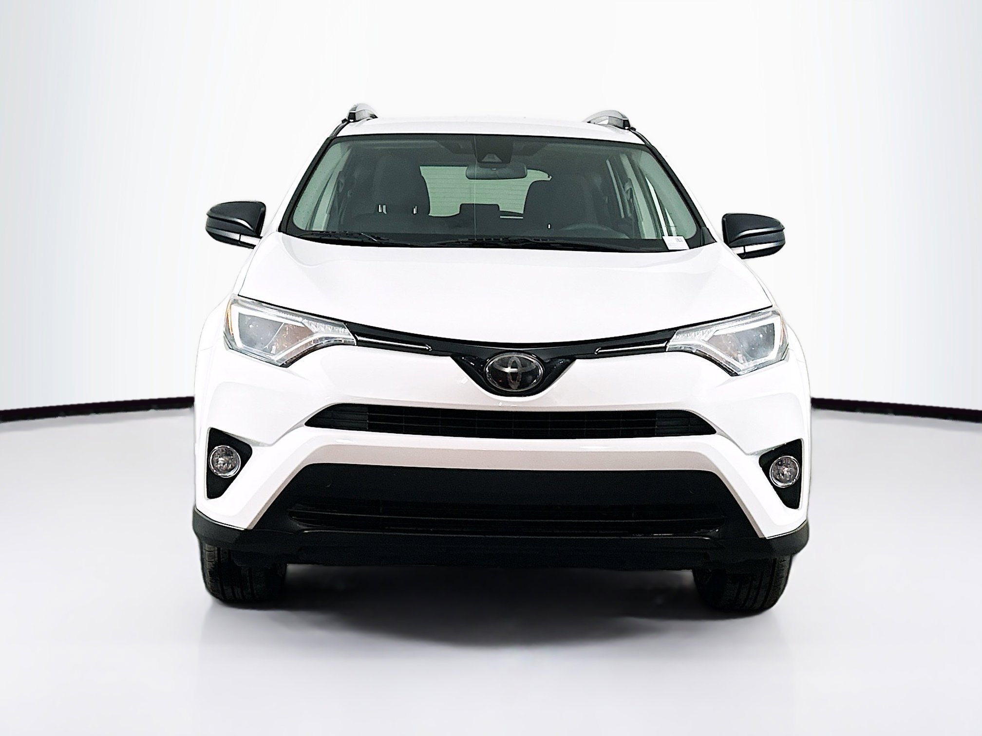 Used 2018 Toyota RAV4 LE image 2