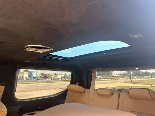 Used 2023 Jeep Grand Wagoneer Series III AWD/4WD image 43
