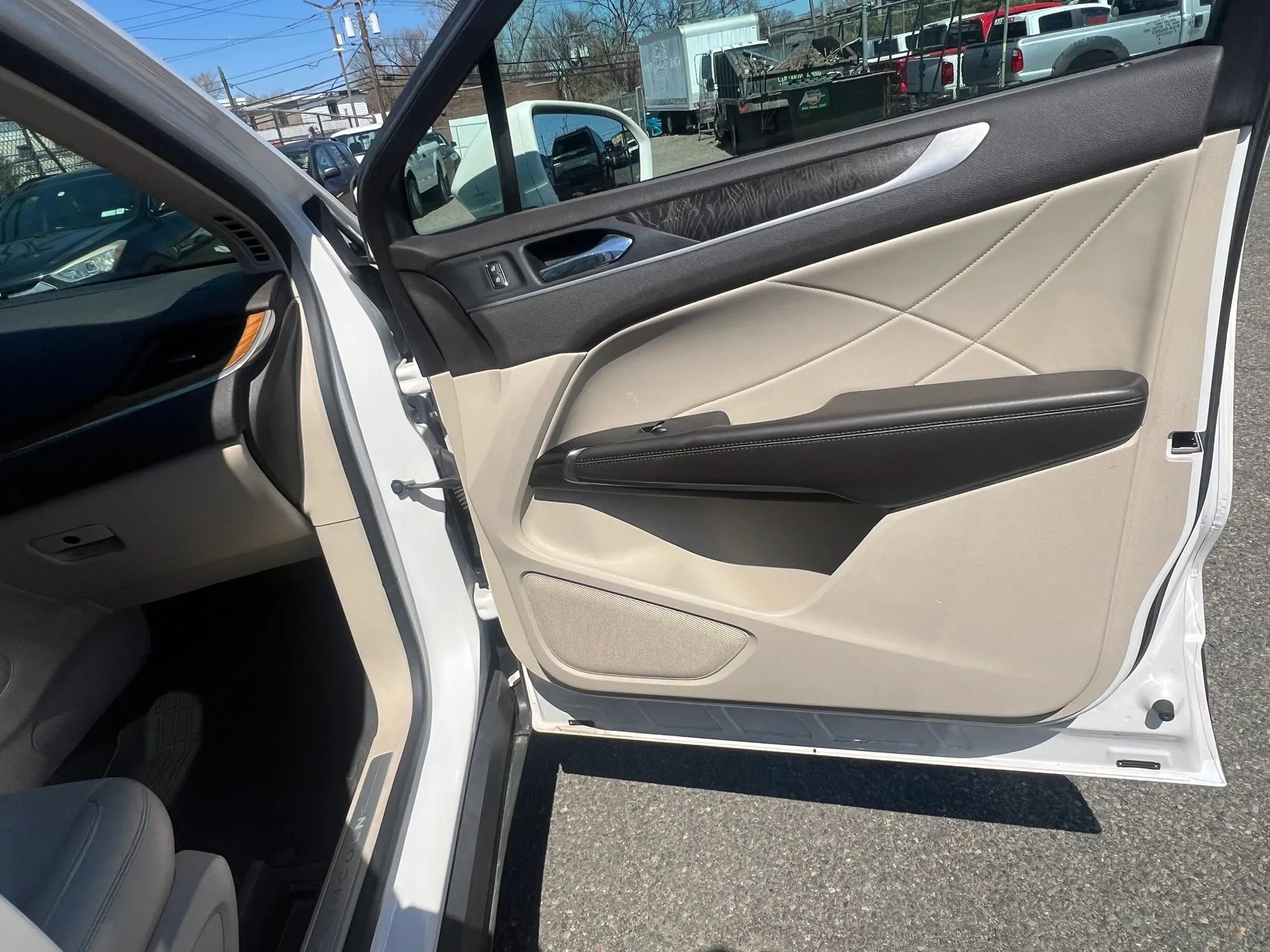 Used 2019 Lincoln MKC Reserve w/ MKC Climate Package image 31