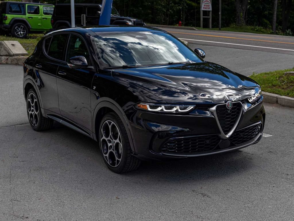 Used 2024 Alfa Romeo Tonale Ti w/ Active Assist Package AWD/4WD image 3