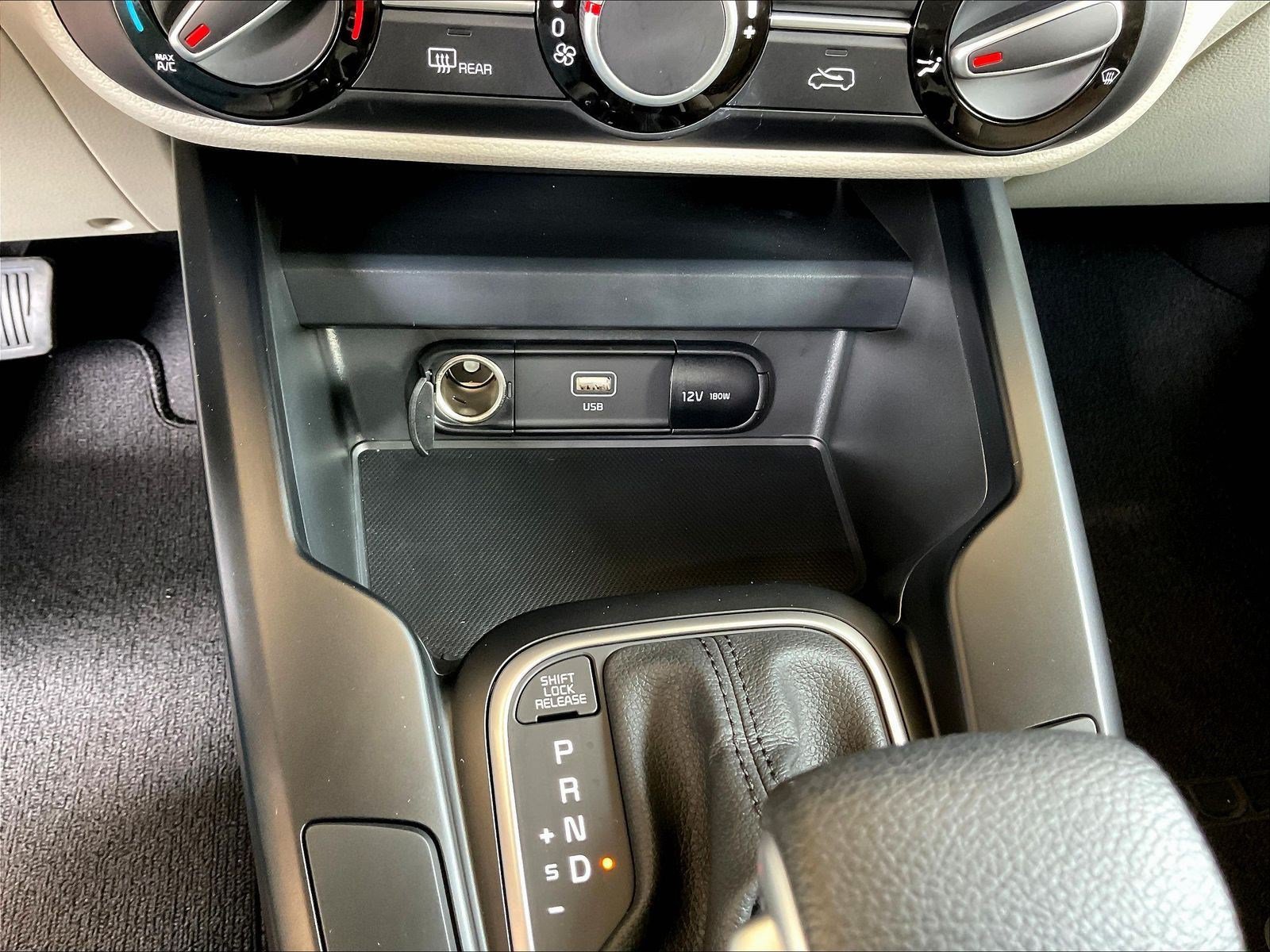 Used 2025 Kia Soul LX w/ LX Technology Package FWD image 14