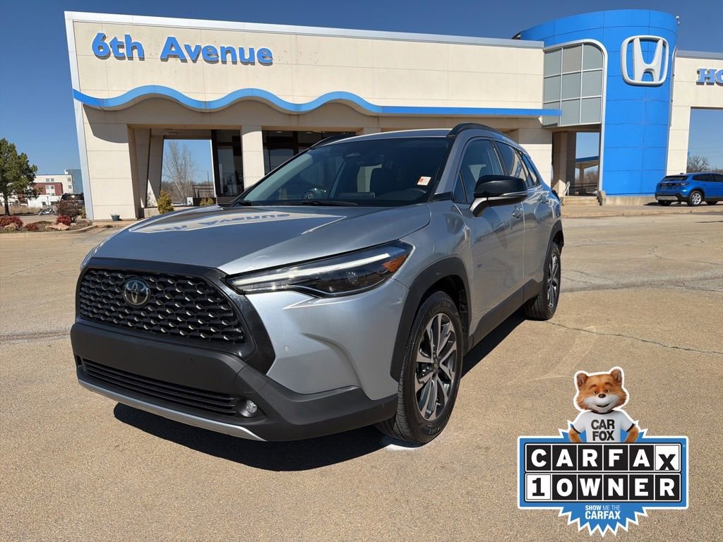 Used 2025 Toyota Corolla Cross XLE image 1