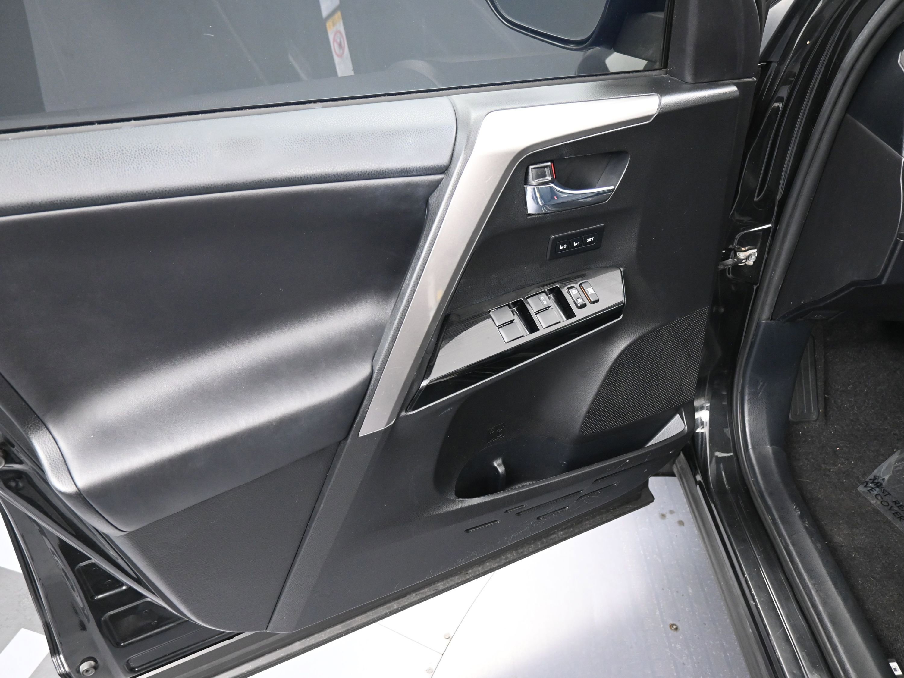 Used 2016 Toyota RAV4 Limited AWD/4WD image 13