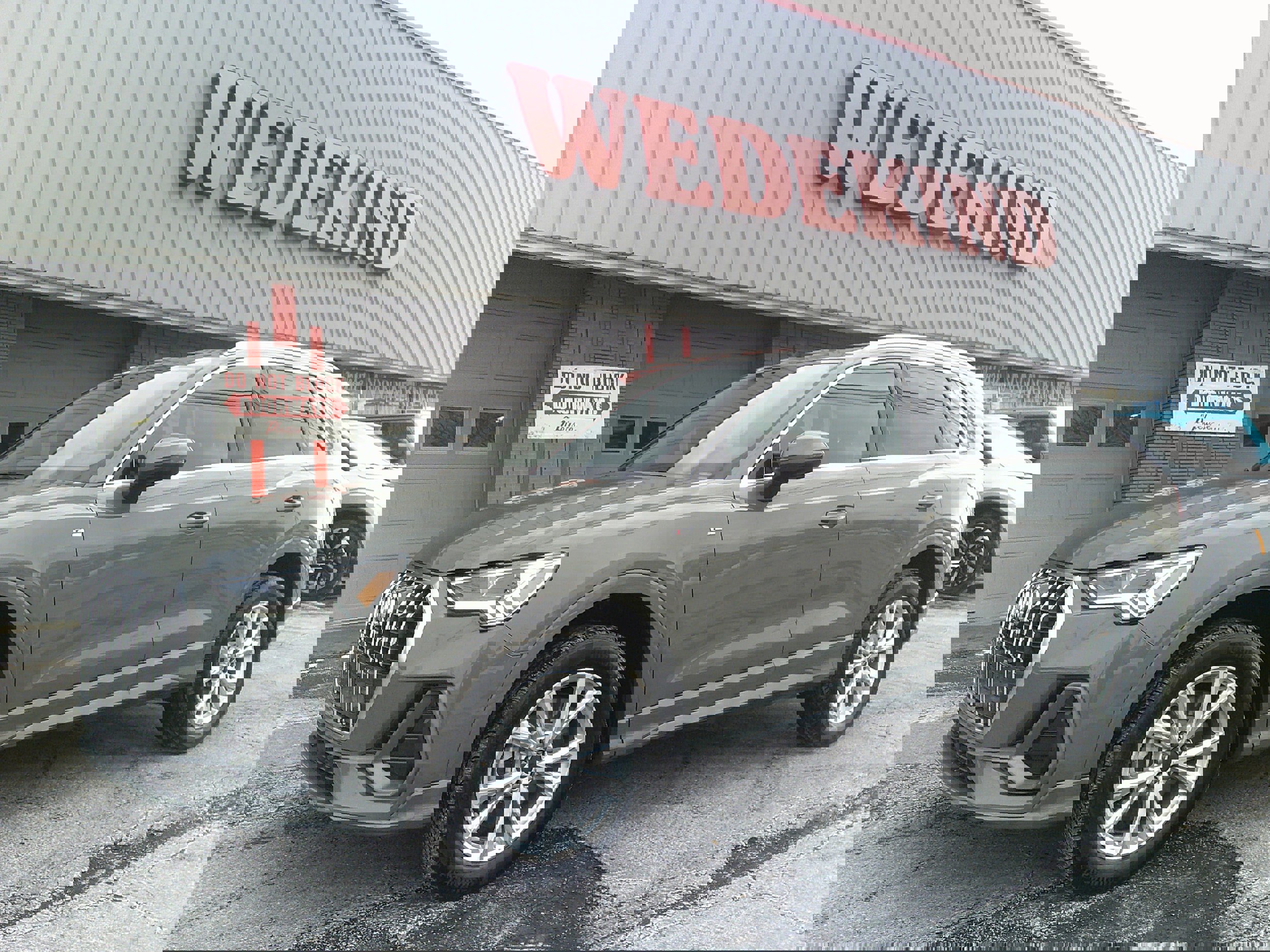 Used 2025 Audi Q3 2.0T Premium image 2