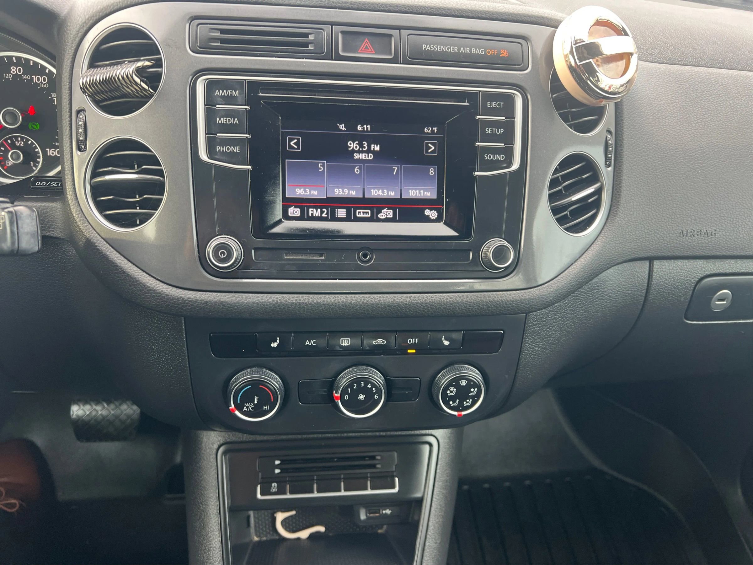 Used 2016 Volkswagen Tiguan S image 15