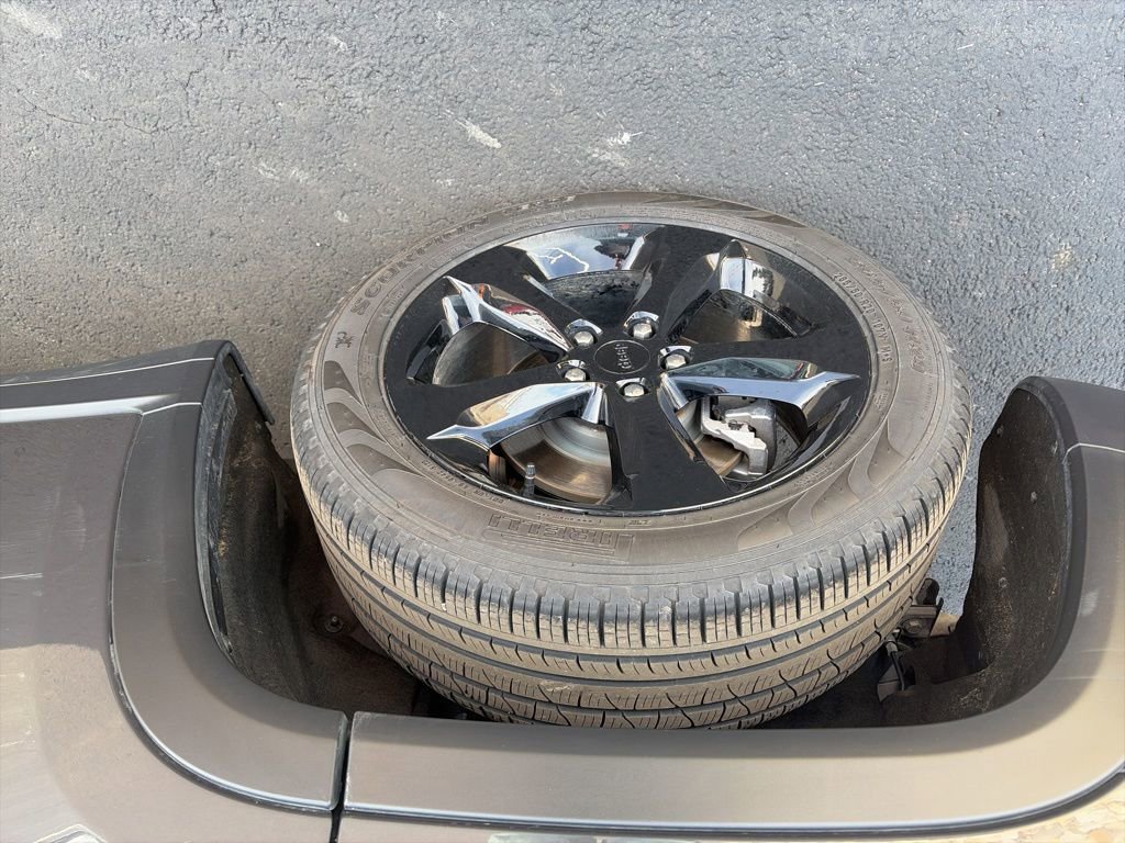 Used 2024 Jeep Grand Cherokee Limited w/ Black Appearance Package image 19