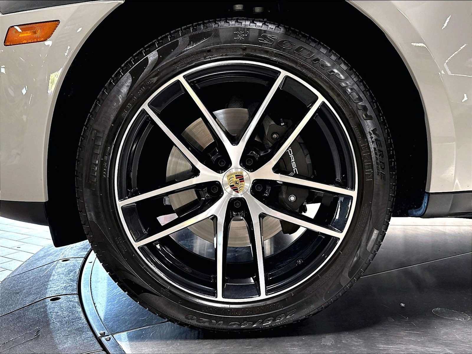 Used 2023 Porsche Macan AWD/4WD image 13