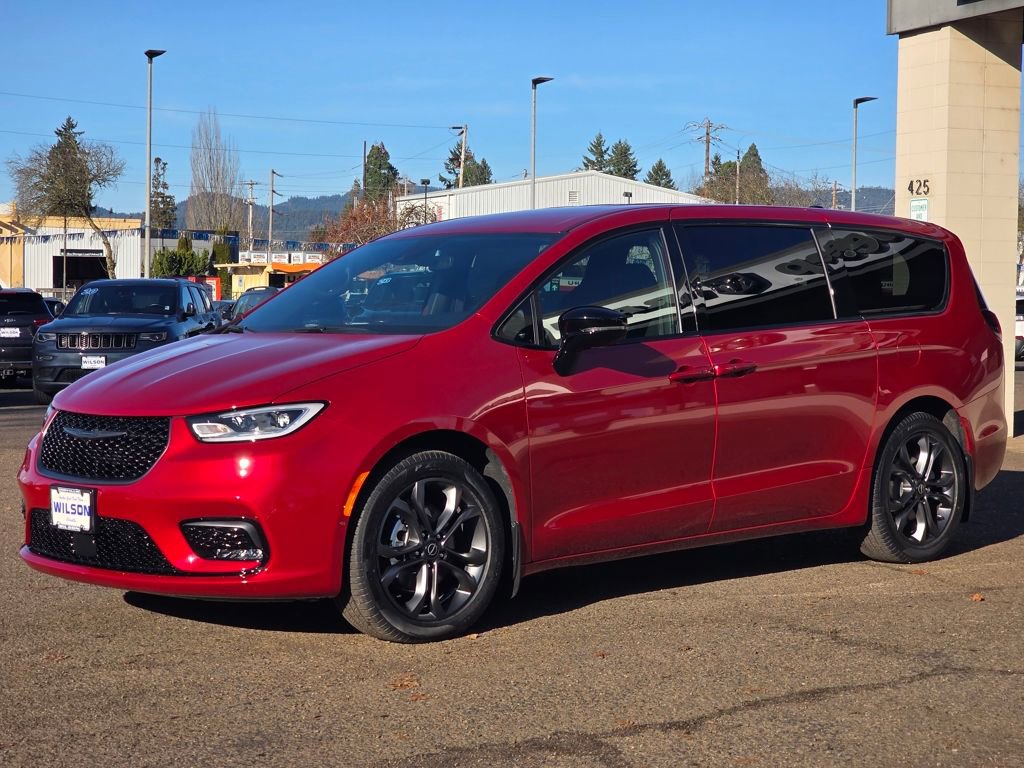 New 2026 Chrysler Pacifica Select image 1