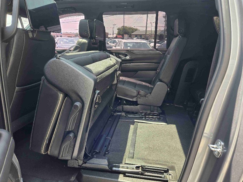 Used 2021 GMC Yukon XL SLT w/ SLT Premium Package image 11