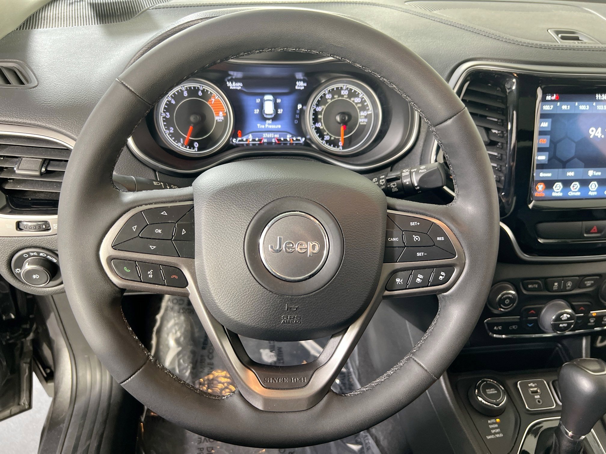 Used 2022 Jeep Cherokee Limited image 11