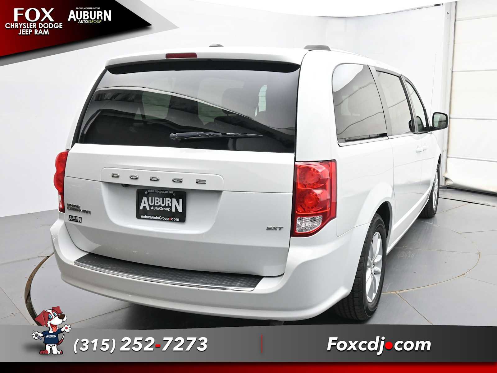 Used 2020 Dodge Grand Caravan SXT w/ Driver Convenience Group FWD image 4