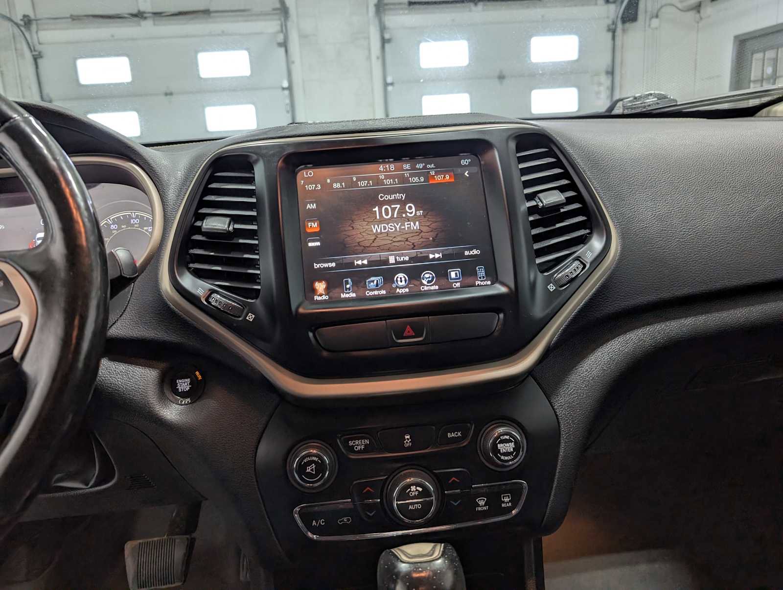 Used 2017 Jeep Cherokee Limited AWD/4WD image 33