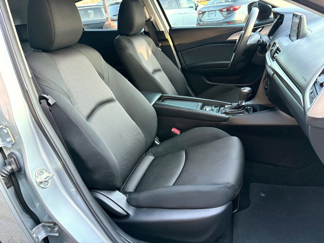 Used 2018 MAZDA MAZDA3 Sport FWD image 10