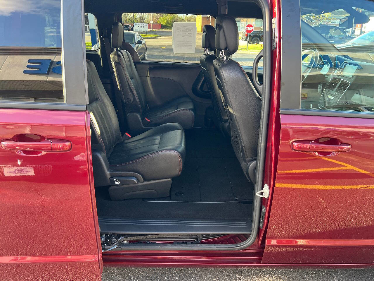 Used 2019 Dodge Grand Caravan GT image 32