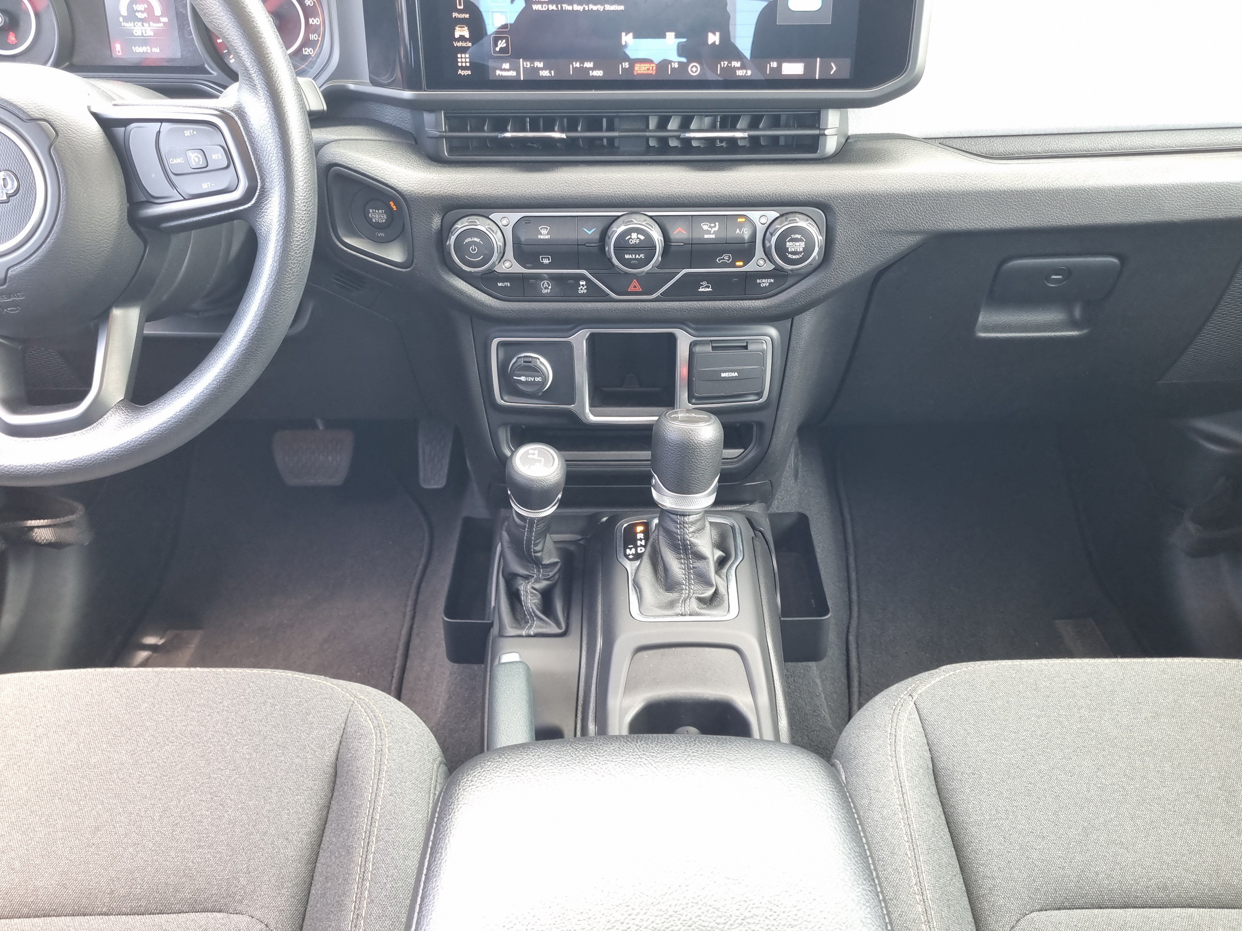 Used 2024 Jeep Gladiator Sport AWD/4WD image 17
