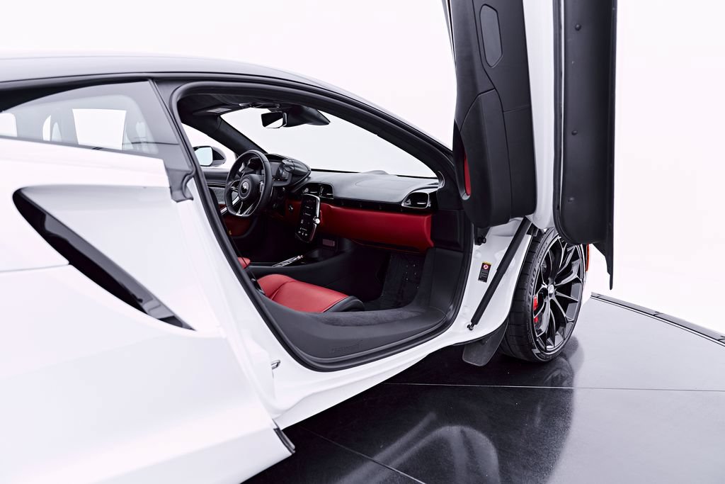 Used 2024 McLaren Artura RWD image 45