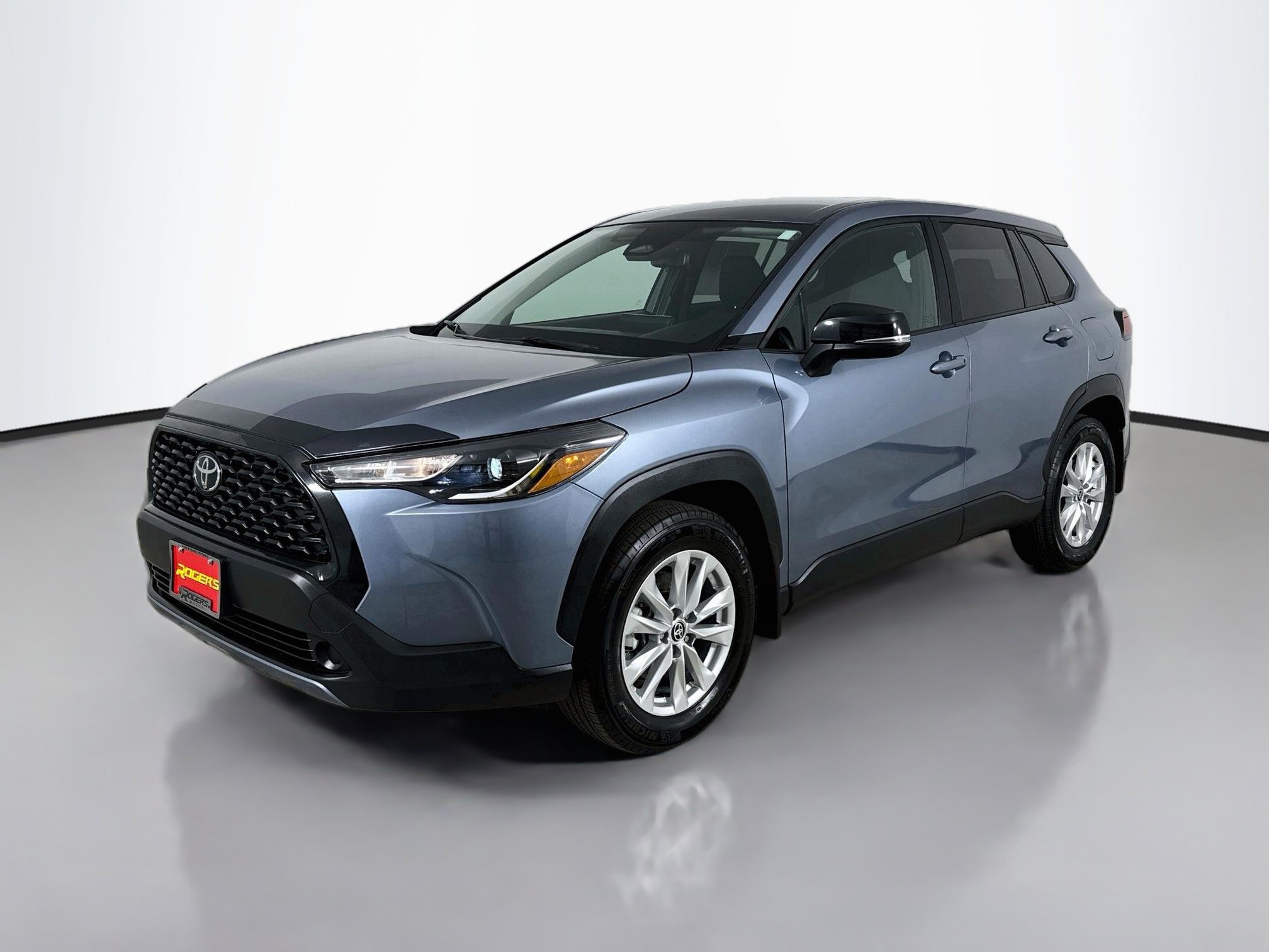 Used 2025 Toyota Corolla Cross LE AWD/4WD image 3