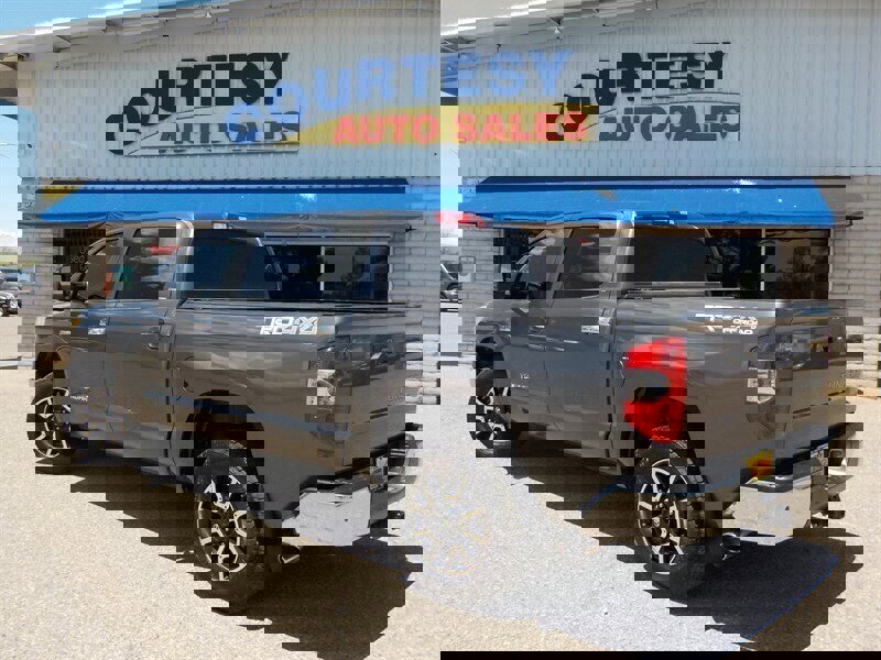 Used 2014 Toyota Tundra Limited w/ Limited Premium Package image 5