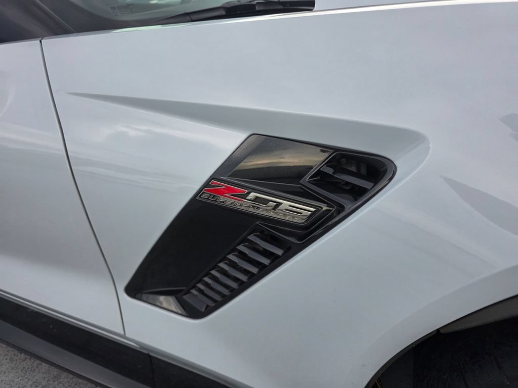Used 2018 Chevrolet Corvette Z06 RWD image 11
