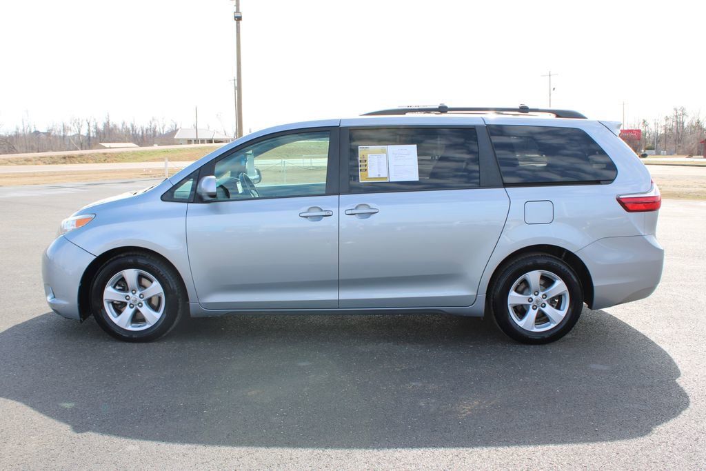 Used 2015 Toyota Sienna LE image 6