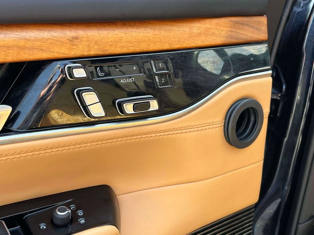 Used 2022 Jeep Grand Wagoneer Series III w/ Rear-Seat Entertainment Group AWD/4WD image 18