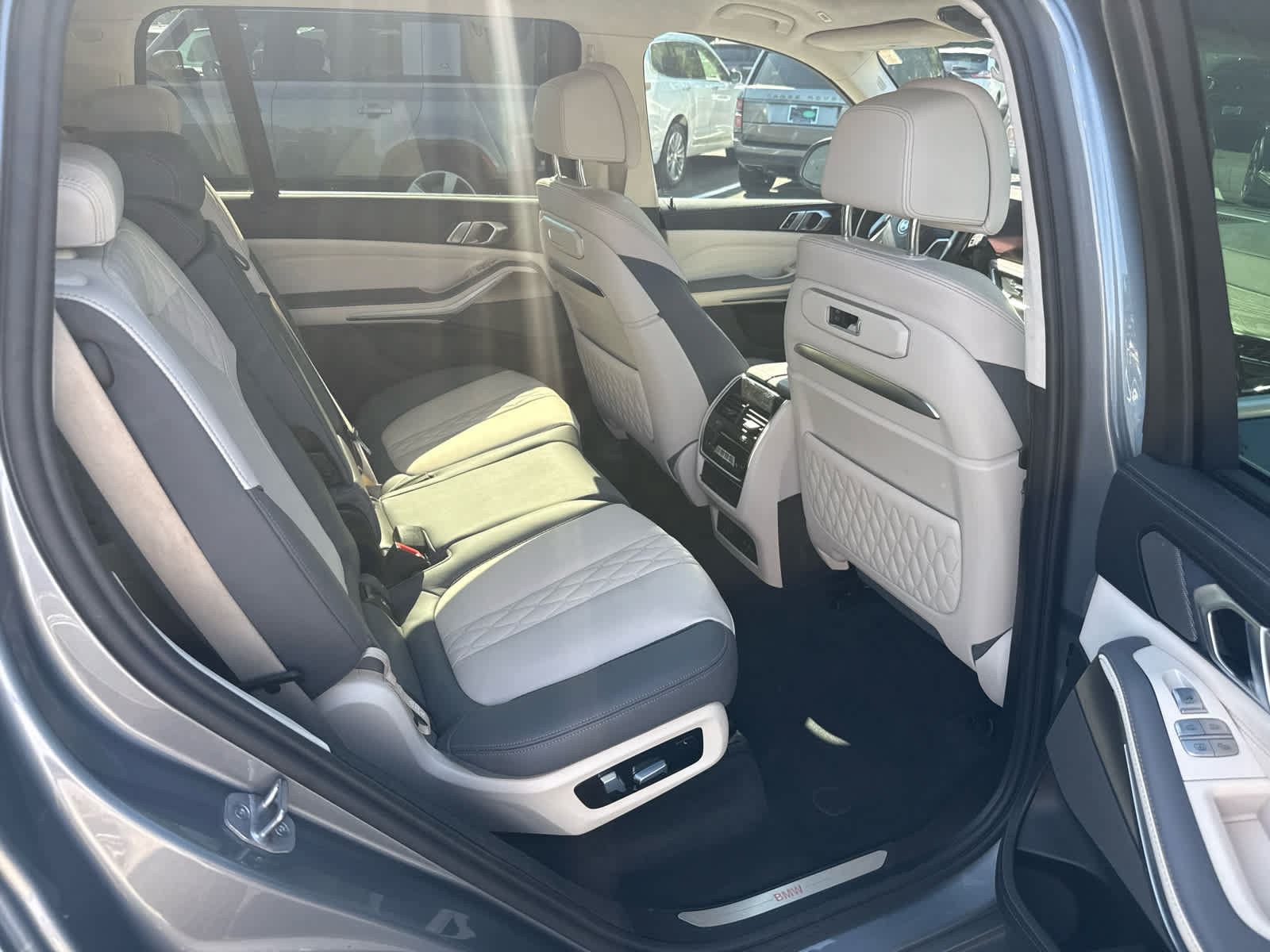 Used 2023 BMW X7 xDrive40i w/ Executive Package AWD/4WD image 8