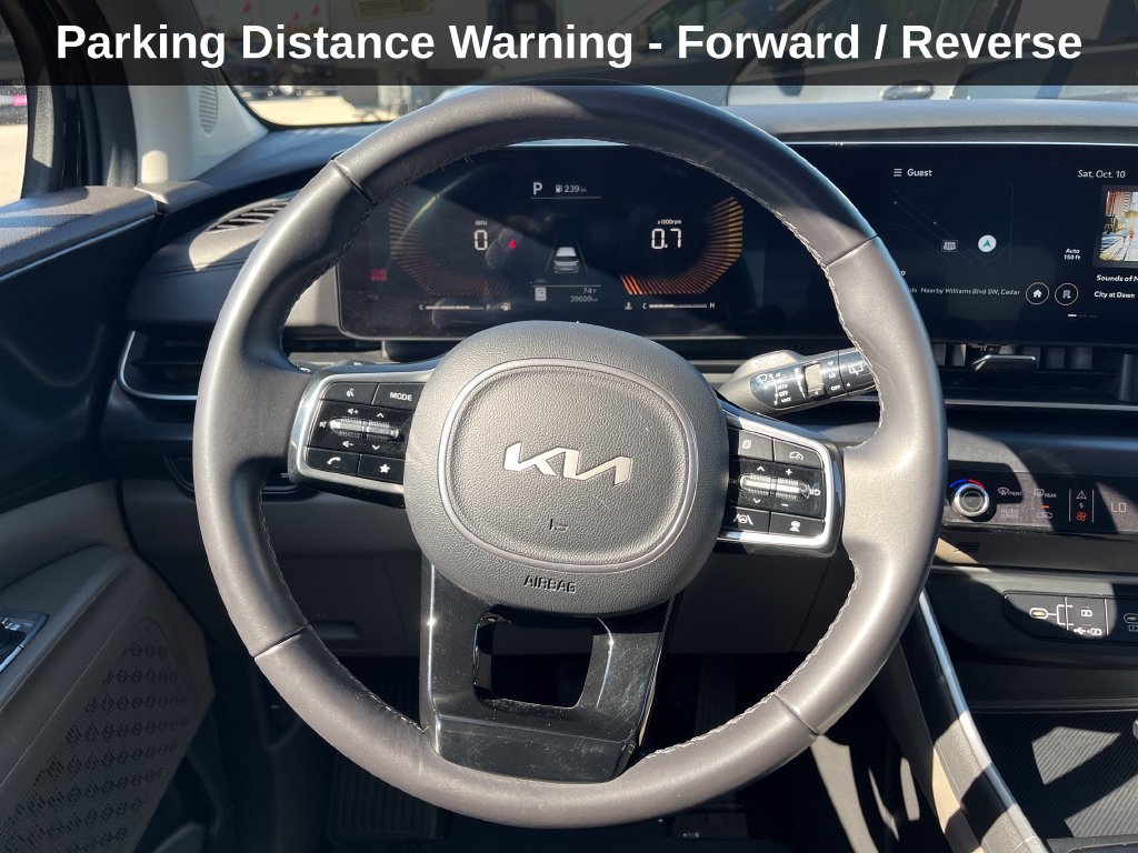 Used 2025 Kia Carnival FWD image 19