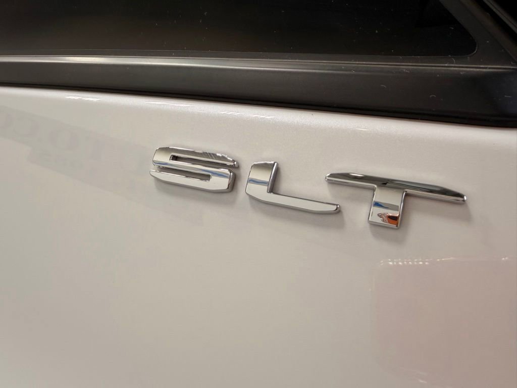 Used 2022 GMC Terrain SLT w/ Infotainment Package II AWD/4WD image 10