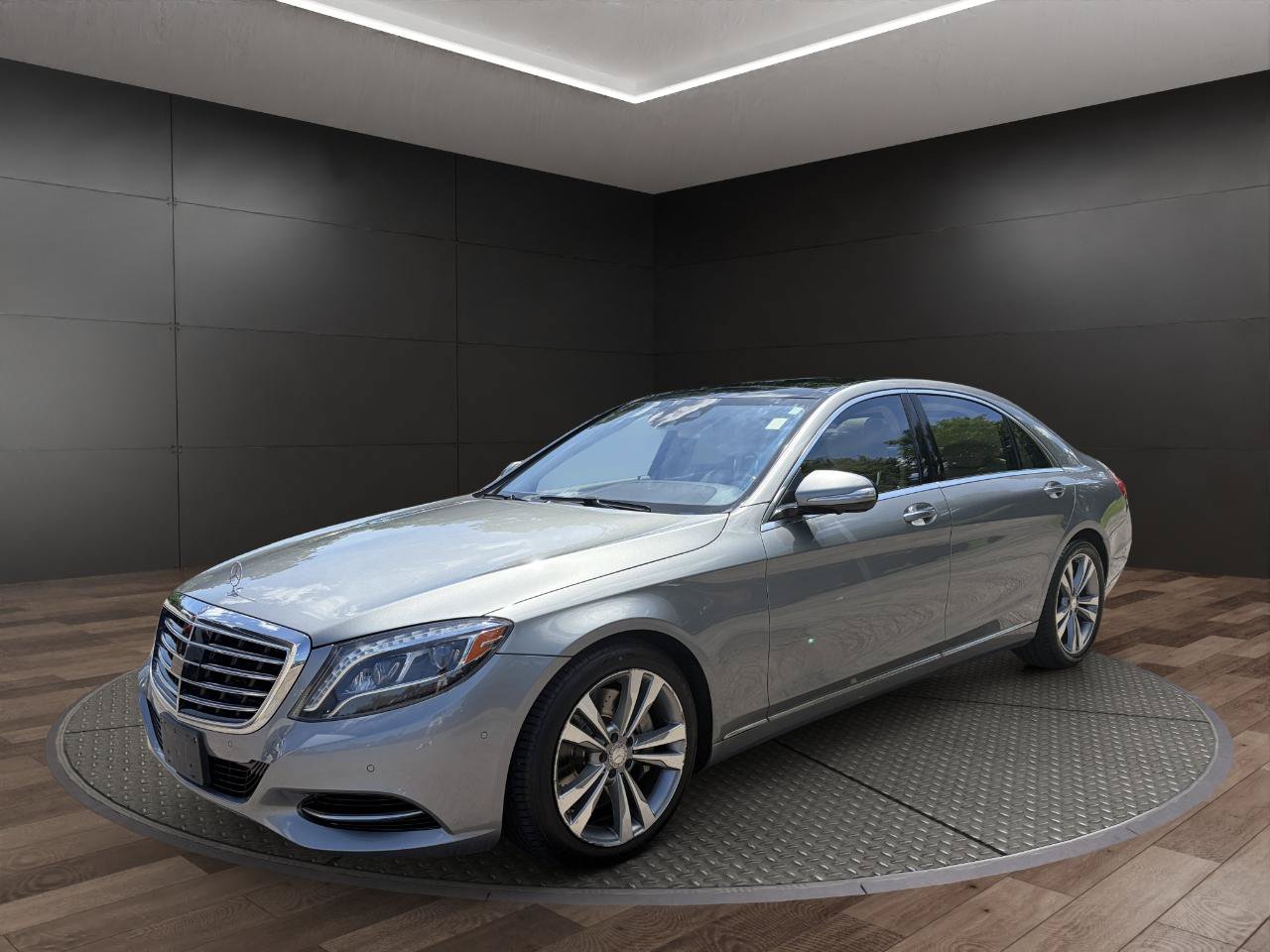 Used 2015 Mercedes-Benz S 550 4MATIC Sedan image 4