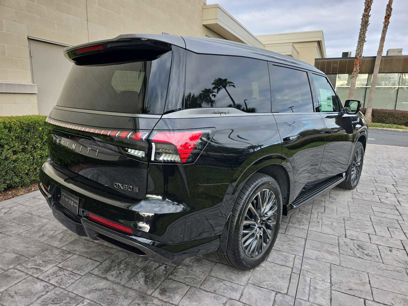 New 2026 INFINITI QX80 Autograph w/ Premium Cargo Package image 3