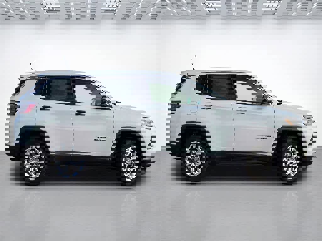 Used 2025 Jeep Compass Sport image 7