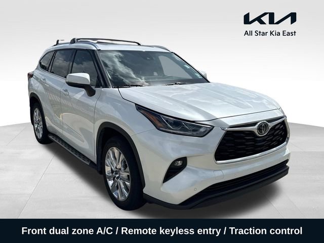Used 2023 Toyota Highlander Limited image 1