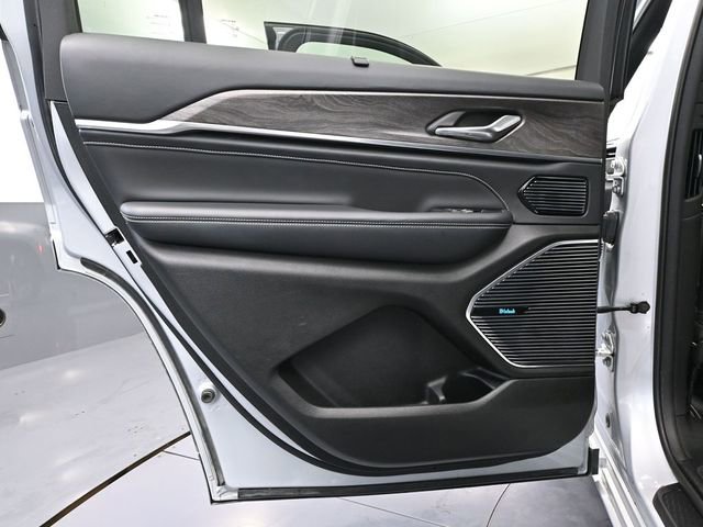 Used 2022 Jeep Grand Cherokee L Overland w/ Advanced Protech Group III image 43